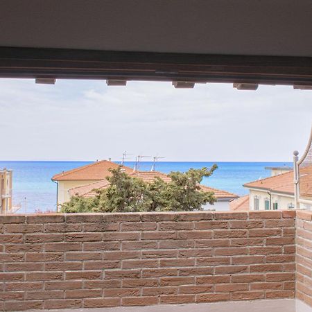 Casa Myconis 68Mq A Due Passi Dal Mare Di San Vincenzo Apartment ภายนอก รูปภาพ