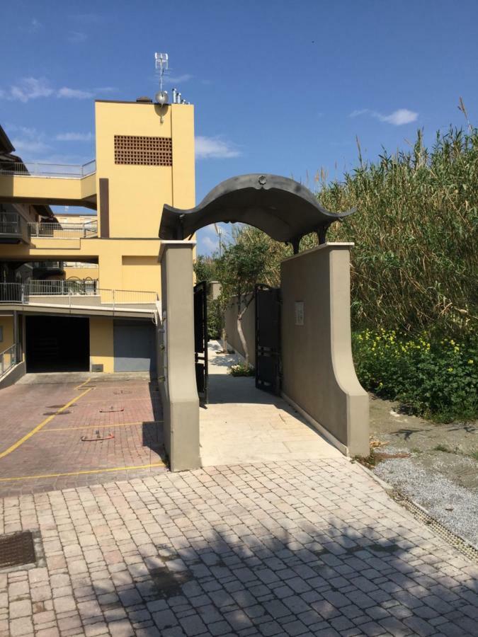 Casa Myconis 68Mq A Due Passi Dal Mare Di San Vincenzo Apartment ภายนอก รูปภาพ